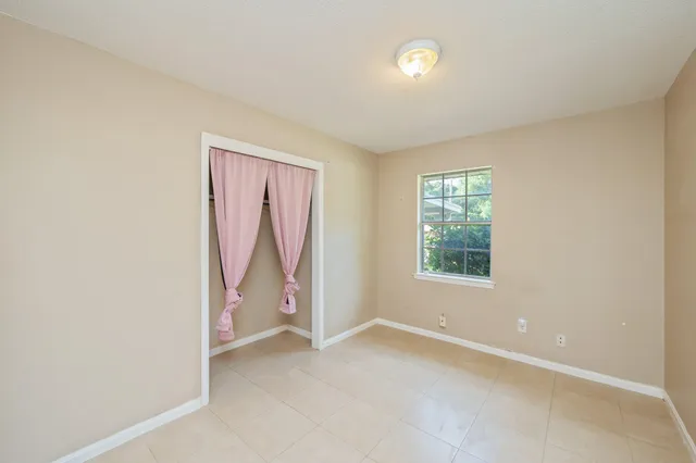 $1,400 | 421 Quebec Avenue, DeFuniak Springs, FL 32433