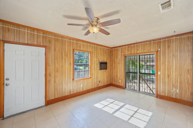 $1,400 | 421 Quebec Avenue, DeFuniak Springs, FL 32433