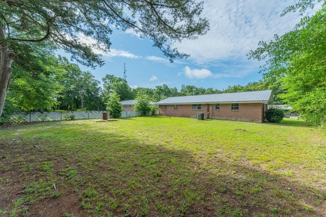 $1,400 | 421 Quebec Avenue, DeFuniak Springs, FL 32433