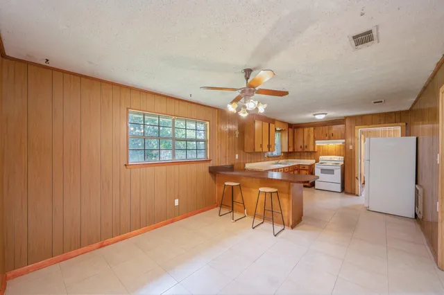 $1,400 | 421 Quebec Avenue, DeFuniak Springs, FL 32433