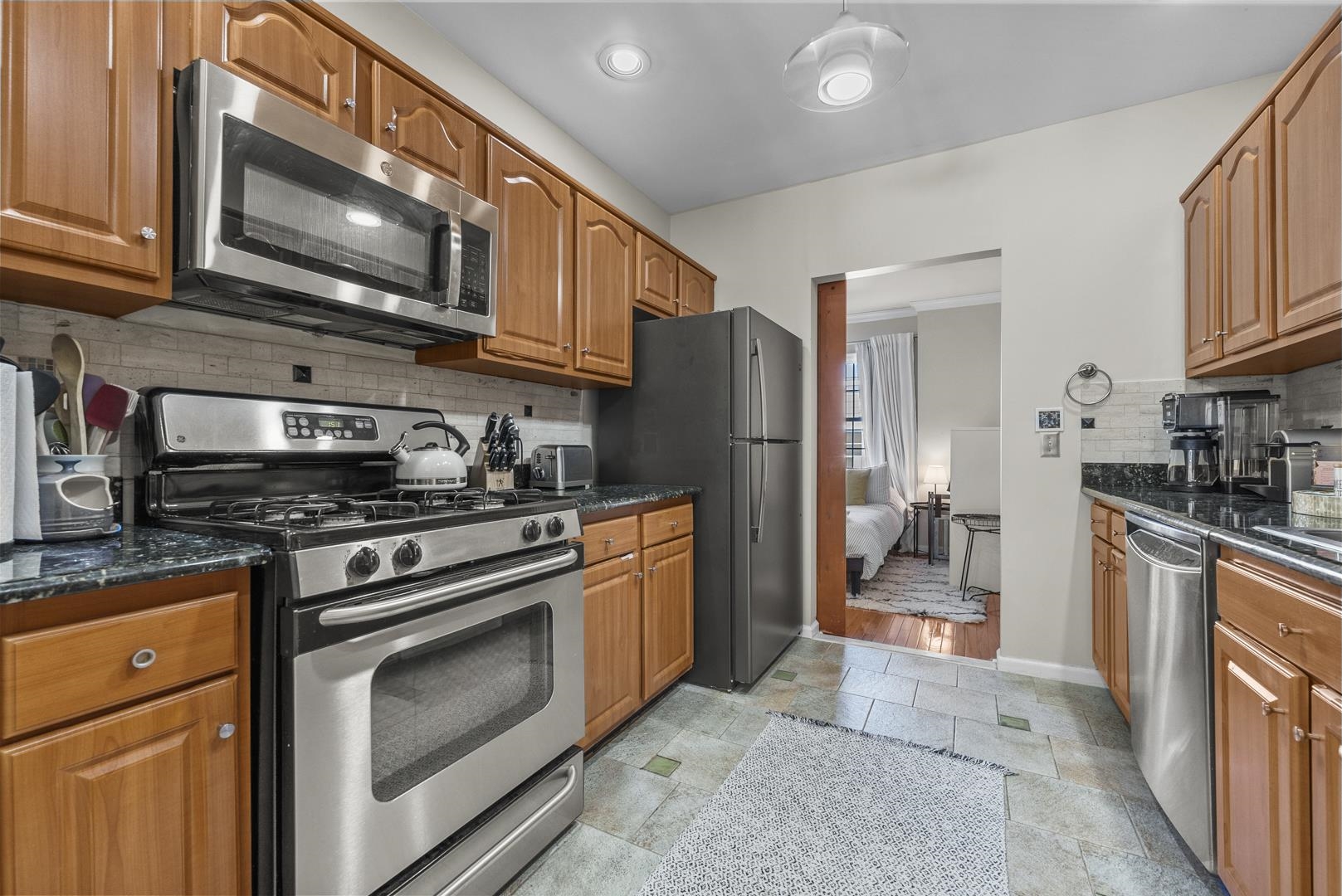335 The Promenade Edgewater, NJ 07020 - Photo 9 of 39 Gallery Image 9