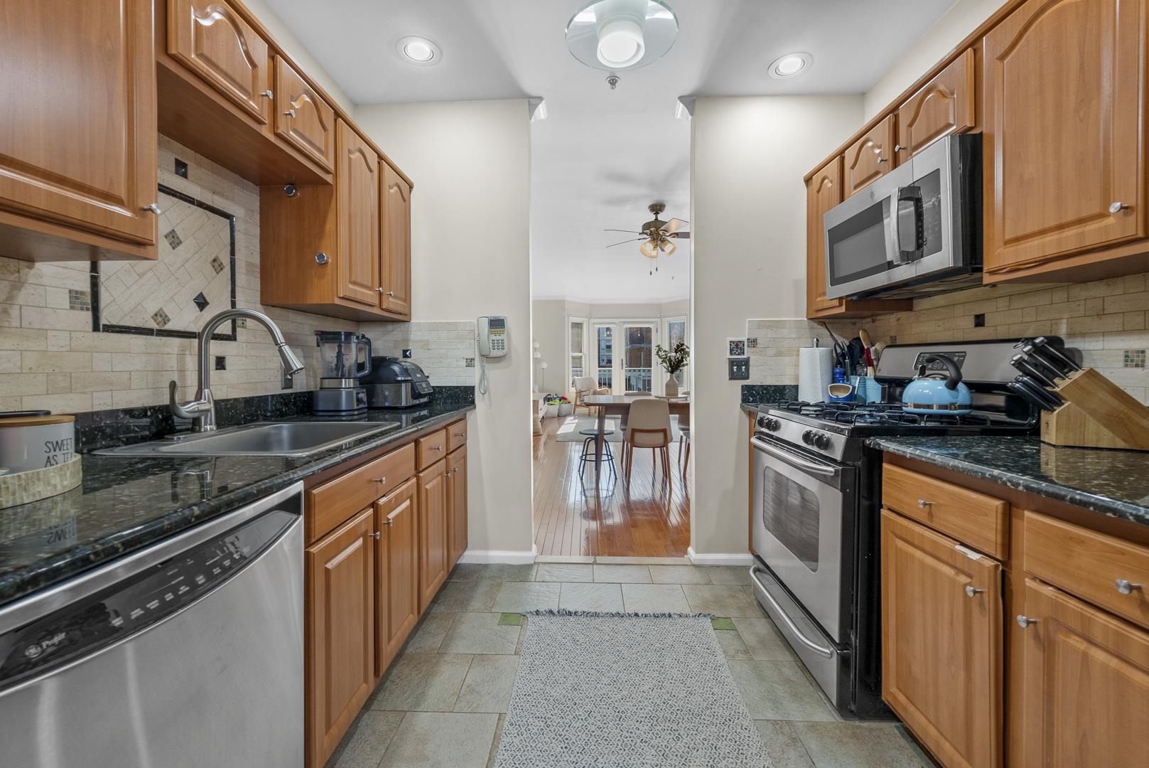 335 The Promenade Edgewater, NJ 07020 - Photo 10 of 39 Gallery Image 10