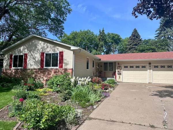 $375,000 | 2911 8th Avenue, Anoka, MN 55303