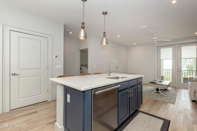 $1,900 | 2501 Bienville Boulevard, Unit 323, Ocean Springs, MS 39564