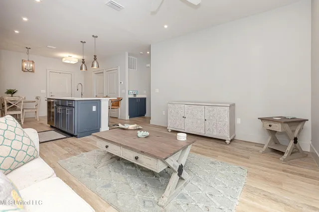 $1,900 | 2501 Bienville Boulevard, Unit 323, Ocean Springs, MS 39564