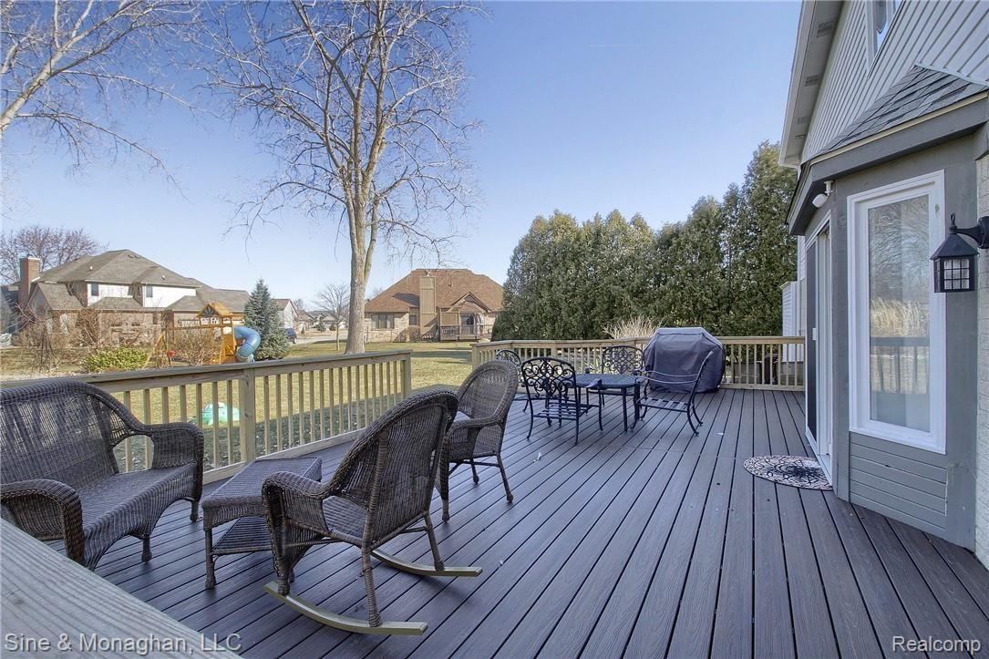 52075 Lillian Road New Baltimore, MI 48047 - Photo 31 of 34 33-Deck.jpg