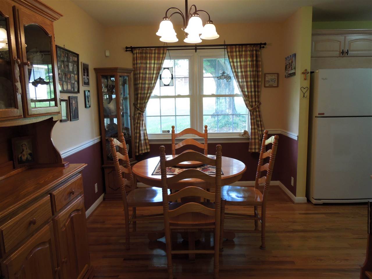 704 Union Church Road Churchville, VA 24421 - Photo 4 of 28 a view of a livingroom with furniture