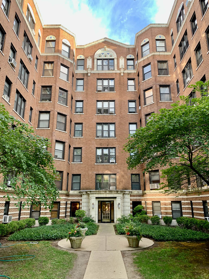 725 West Sheridan Road, Unit 206 Chicago, IL 60613 - Photo 1 of 13 a front view of a building