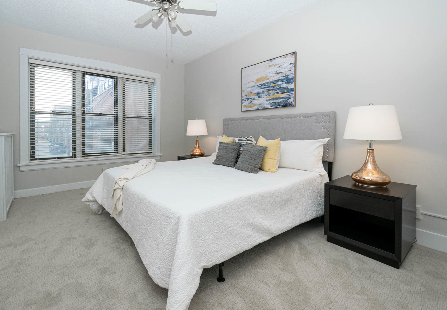 725 West Sheridan Road, Unit 206 Chicago, IL 60613 - Photo 7 of 13 a bedroom with bed and window
