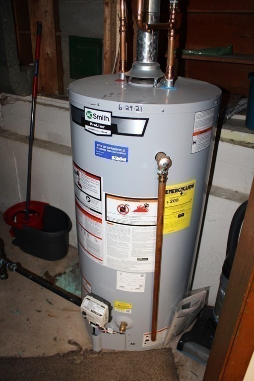 295 Draper Street Springfield, MA 01108 - Photo 31 of 31 a close view of appliances