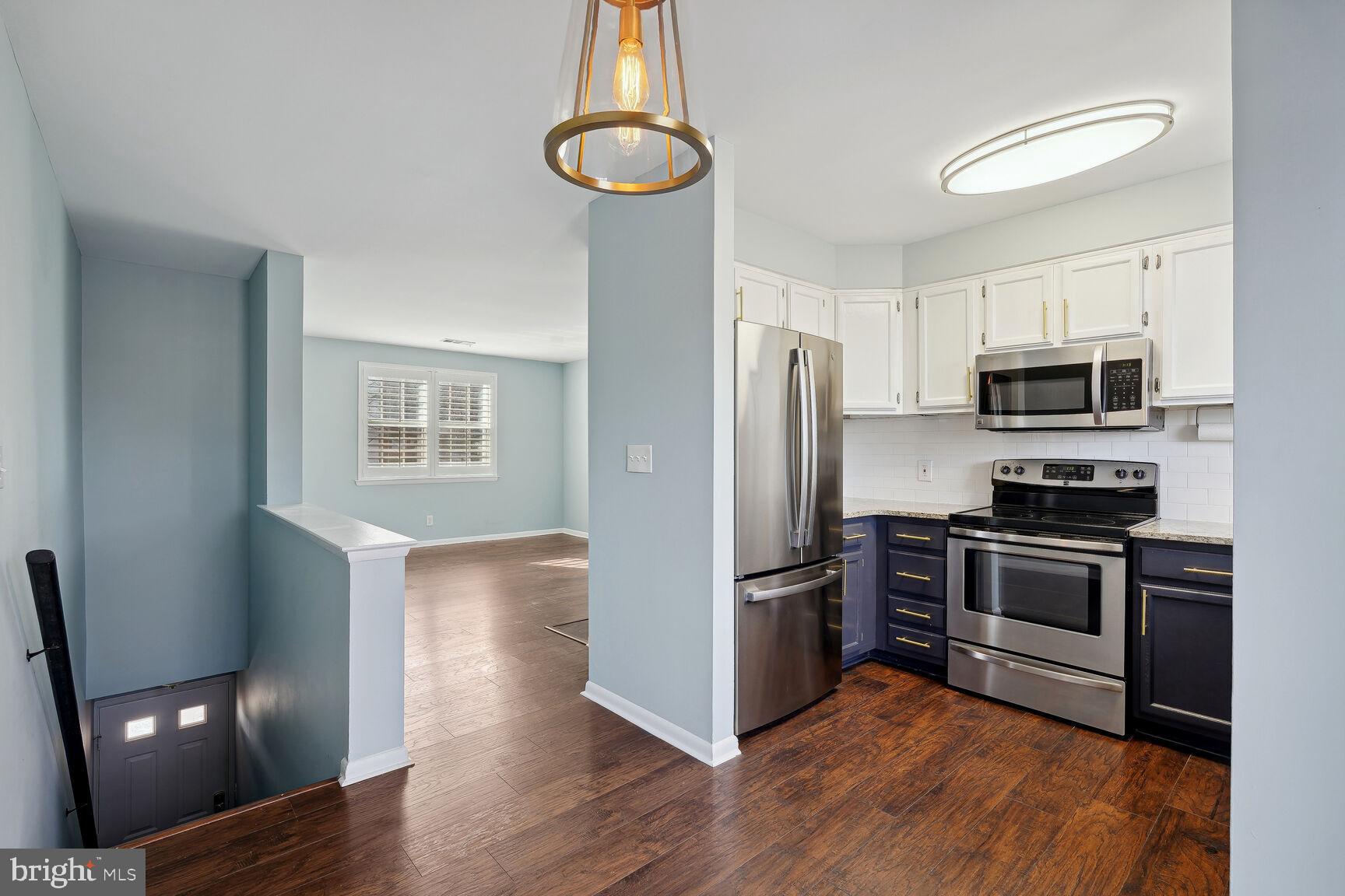 4606 28th Road South, Unit B Arlington, VA 22206 - Photo 2 of 28 From Kitchen/Dining Area to Living Room