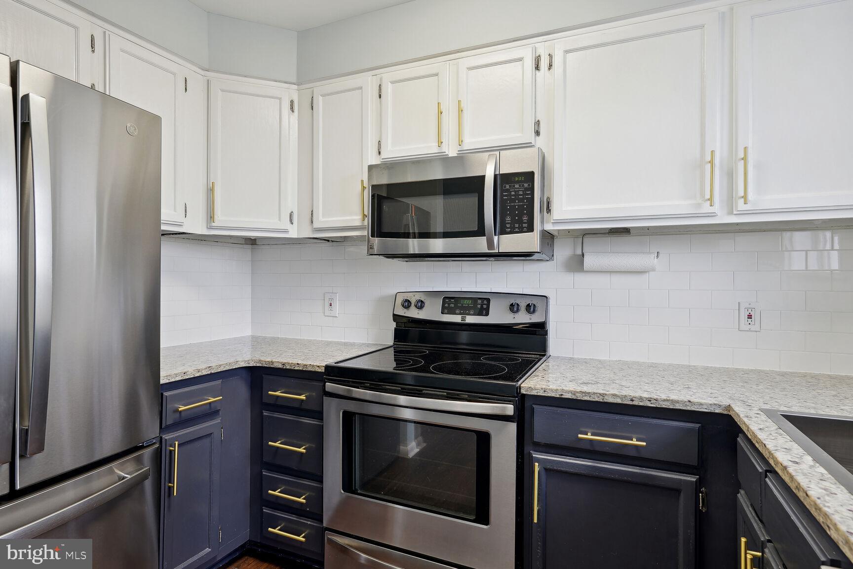 4606 28th Road South, Unit B Arlington, VA 22206 - Photo 5 of 28 Enough room for all cooks to work together