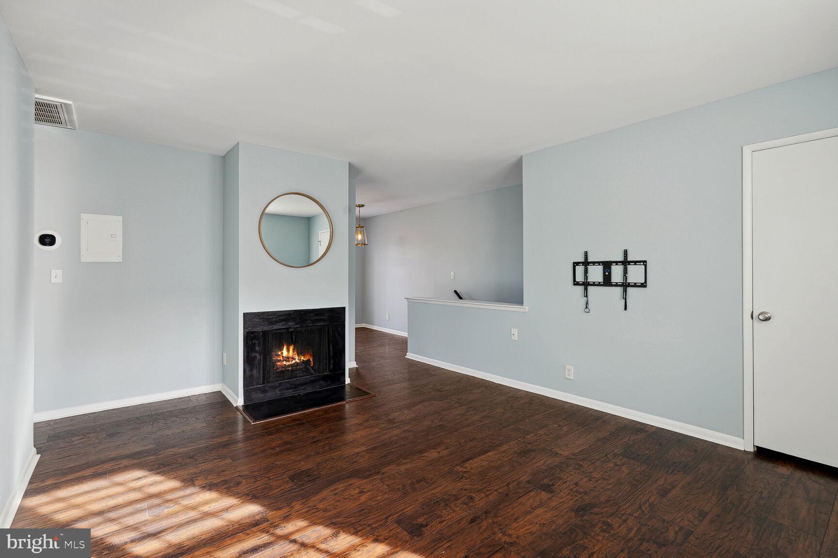 4606 28th Road South, Unit B Arlington, VA 22206 - Photo 10 of 28 Easy TV mounting set-up