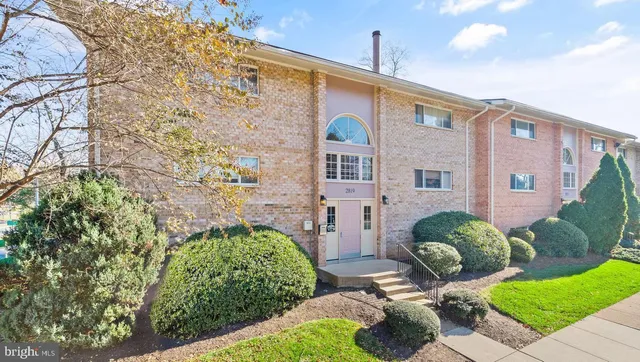 $1,950 | 2819 Kalmia Lee Court, Unit 302, Falls Church, VA 22042