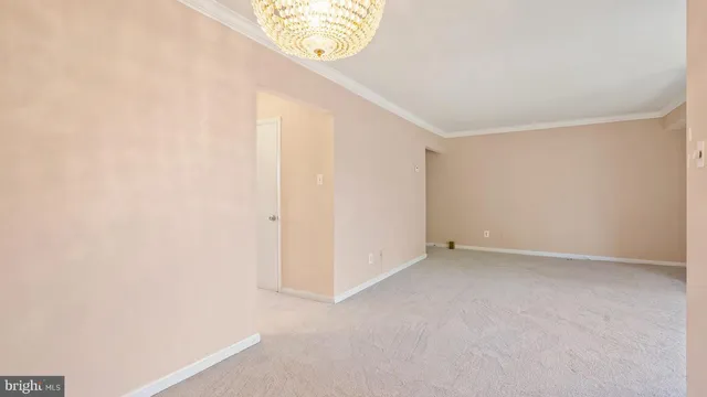 $1,950 | 2819 Kalmia Lee Court, Unit 302, Falls Church, VA 22042