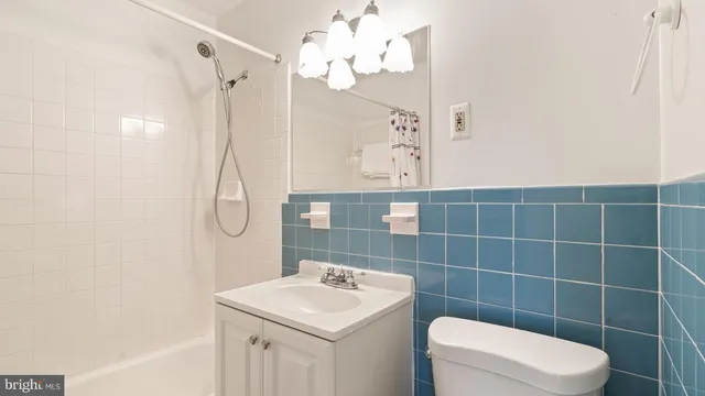 $1,950 | 2819 Kalmia Lee Court, Unit 302, Falls Church, VA 22042