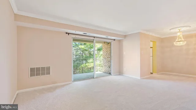 $1,950 | 2819 Kalmia Lee Court, Unit 302, Falls Church, VA 22042