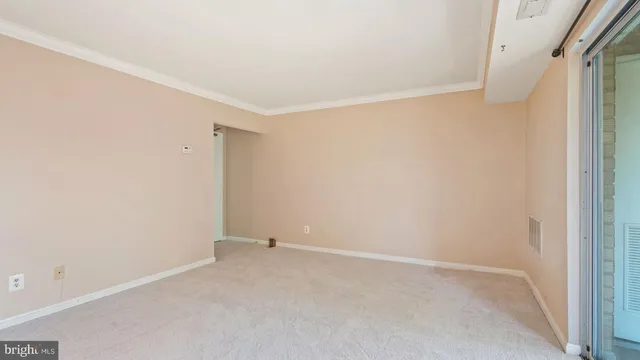 $1,950 | 2819 Kalmia Lee Court, Unit 302, Falls Church, VA 22042