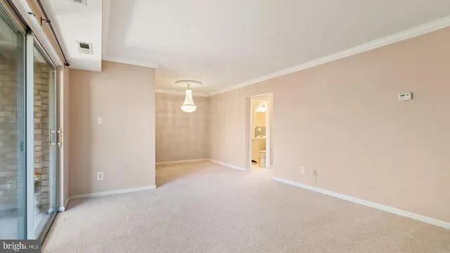 $1,950 | 2819 Kalmia Lee Court, Unit 302, Falls Church, VA 22042