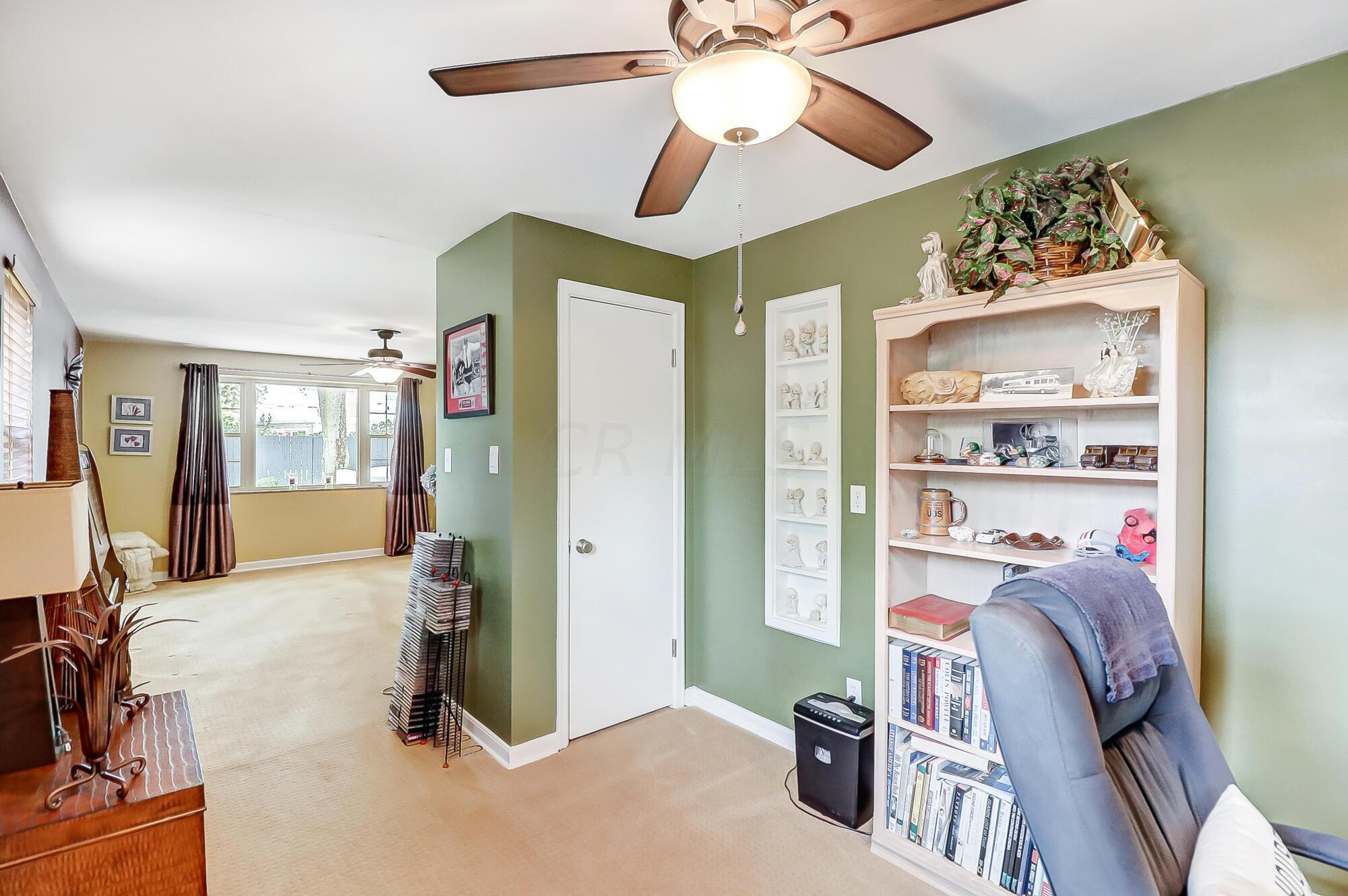 3044 Herrick Road Columbus, OH 43221 - Photo 23 of 36 024