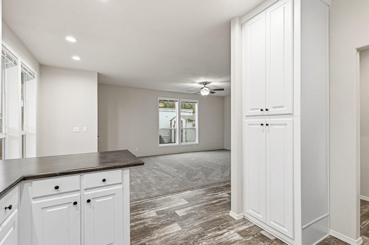 8401 Old Stage Road, Unit 25 Central Point, OR 97502 - Photo 6 of 17 11-2