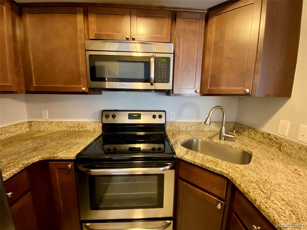 42521 Lilley Point Canton, MI 48187 - Photo 7 of 18
