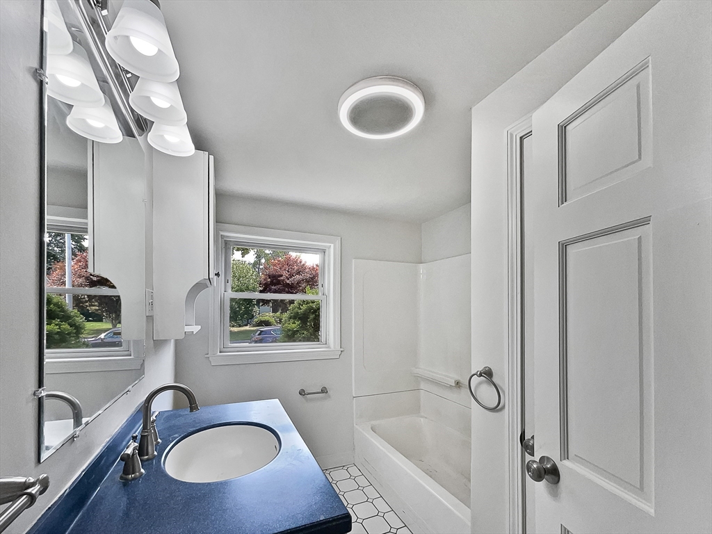 12 Shirley Road Andover, MA 01810 - Photo 5 of 23 Gallery Image 5