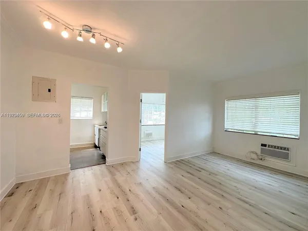 $2,800 | 840 10th Street, Unit 10, Miami Beach, FL 33139