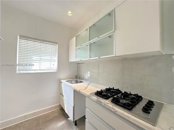 $2,700 | 840 10th Street, Unit 10, Miami Beach, FL 33139