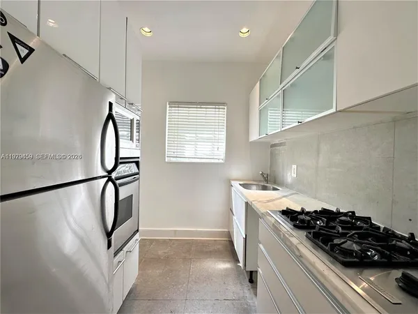 $2,700 | 840 10th Street, Unit 10, Miami Beach, FL 33139