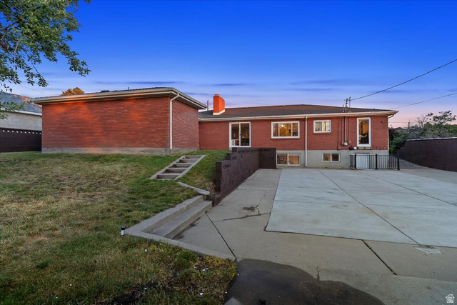 555 East Pages Lane Centerville, UT 84014 - Photo 4 of 57