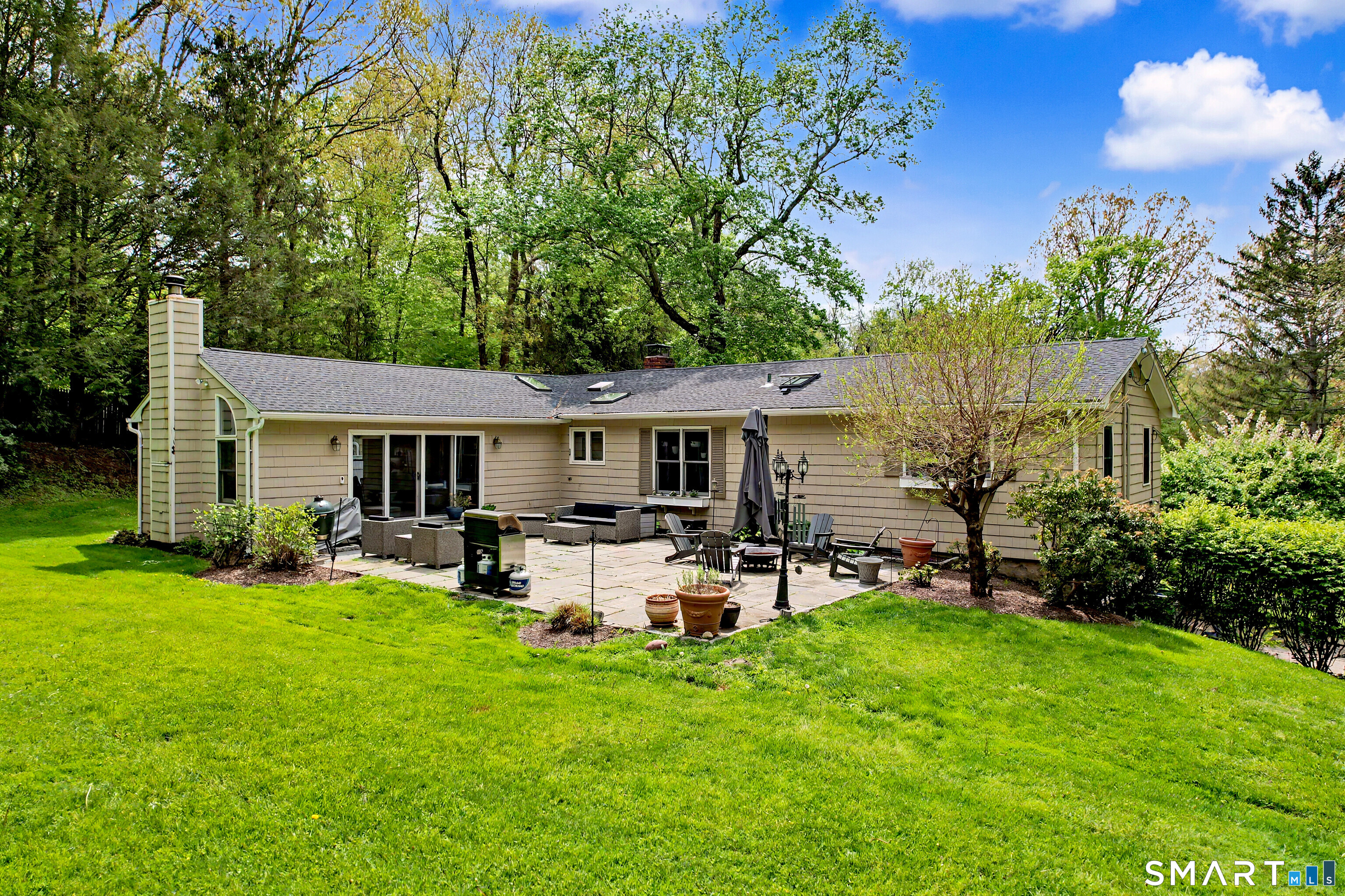 46 Todds Road Ridgefield, CT 06877 - Photo 4 of 35 Oversized flagstone patio going to the wide open yard