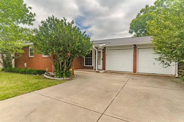 $1,700 | 1912 Southeast 15th Street, Mineral Wells, TX 76067