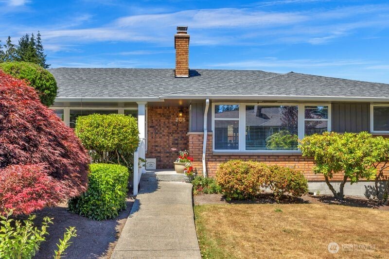 205 Heather Road Everett, WA 98203 - Photo 2 of 40 a front view of a house with garden