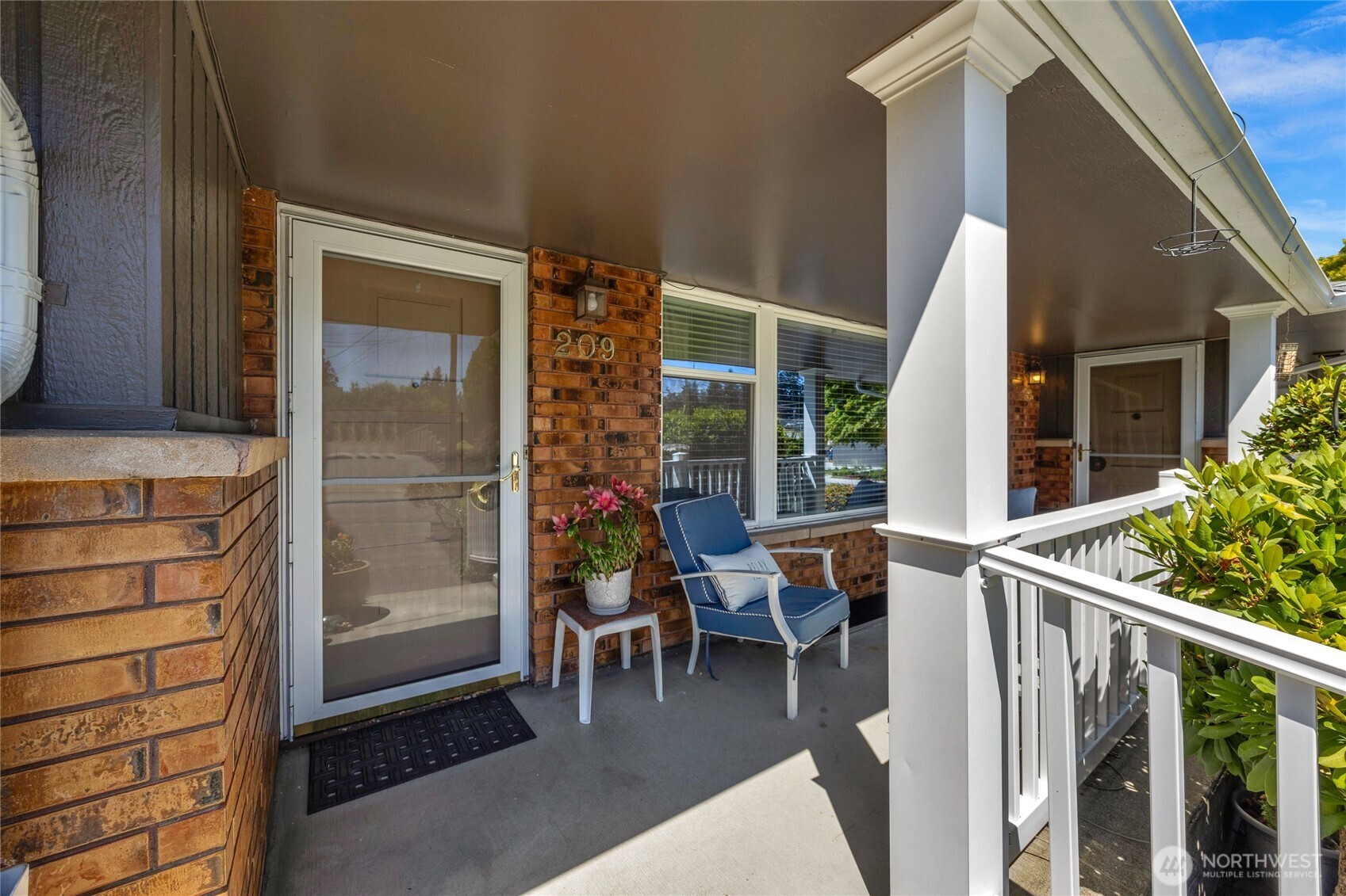 205 Heather Road Everett, WA 98203 - Photo 8 of 40 a balcony with chairs and potted plants