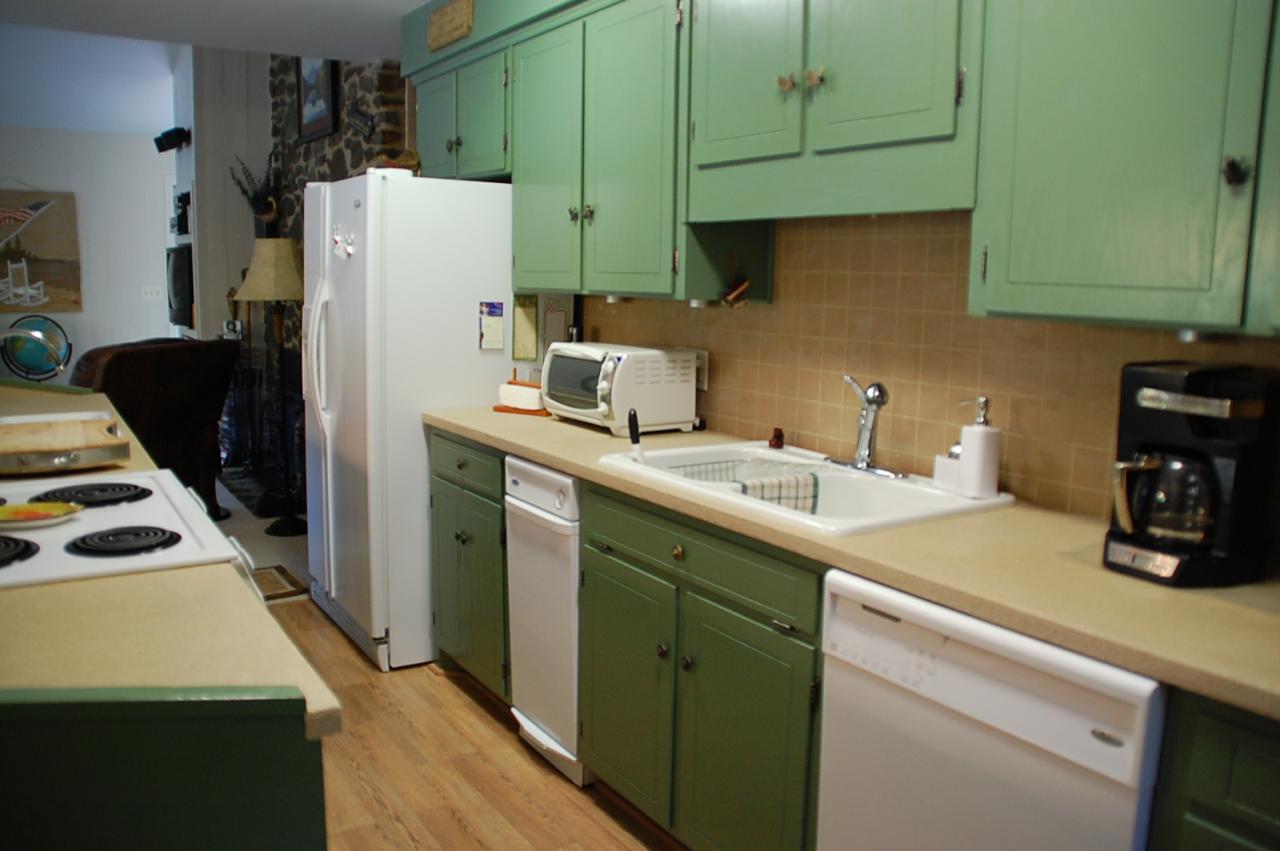 6231 Scruggs Road Moneta, VA 24121 - Photo 2 of 17 Adorable Cottage Kitchen with Bar