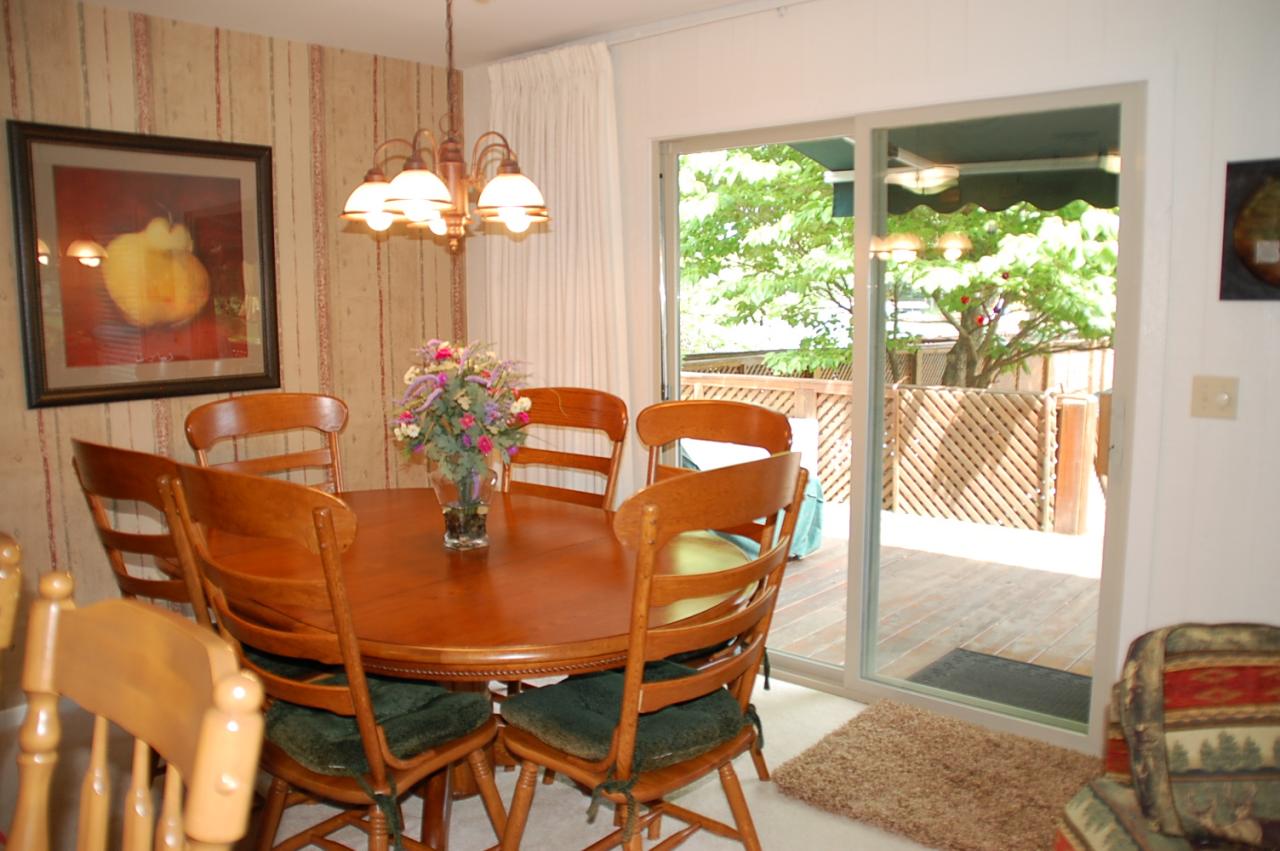6231 Scruggs Road Moneta, VA 24121 - Photo 13 of 17 Dining area overlooking the lake