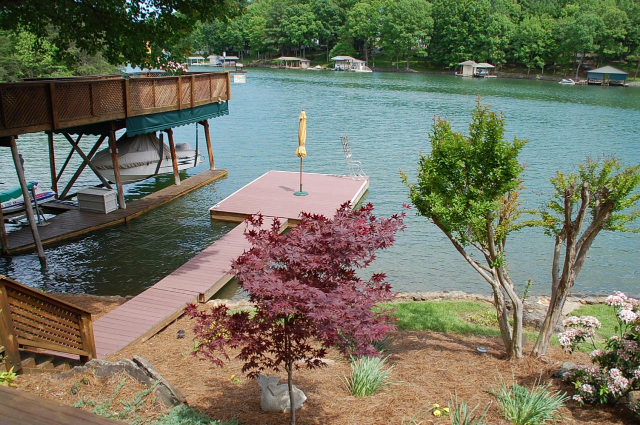 6231 Scruggs Road Moneta, VA 24121 - Photo 3 of 17 Swim Dock with New Trexx Decking