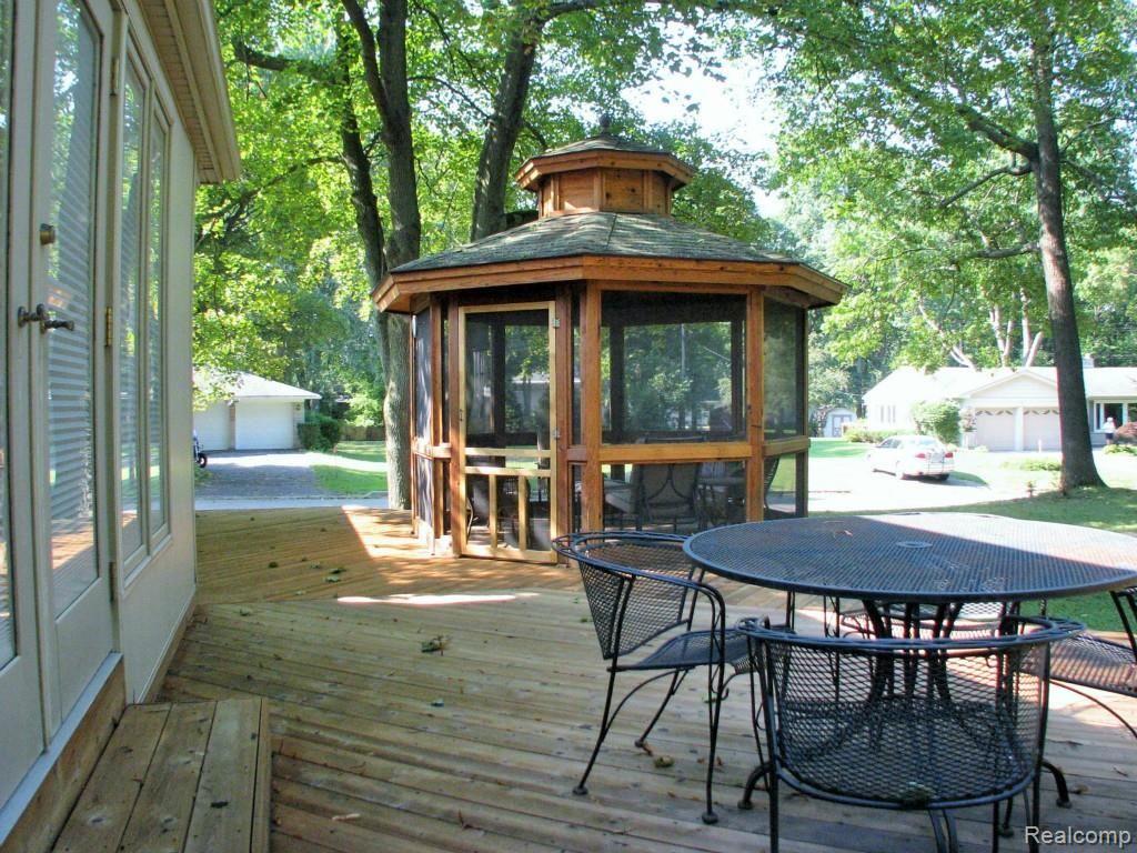 2075 Highfield Road Waterford, MI 48329 - Photo 4 of 36