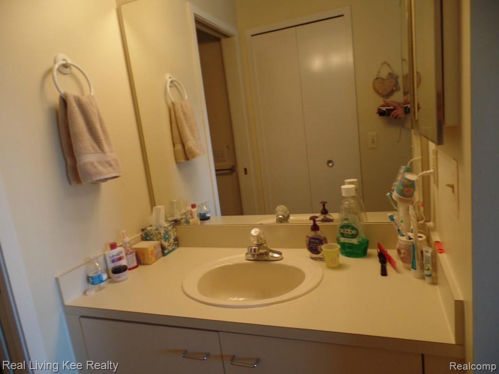 715 Eton Court, Unit 164 Rochester, MI 48307 - Photo 38 of 48 SAM_0677.jpg