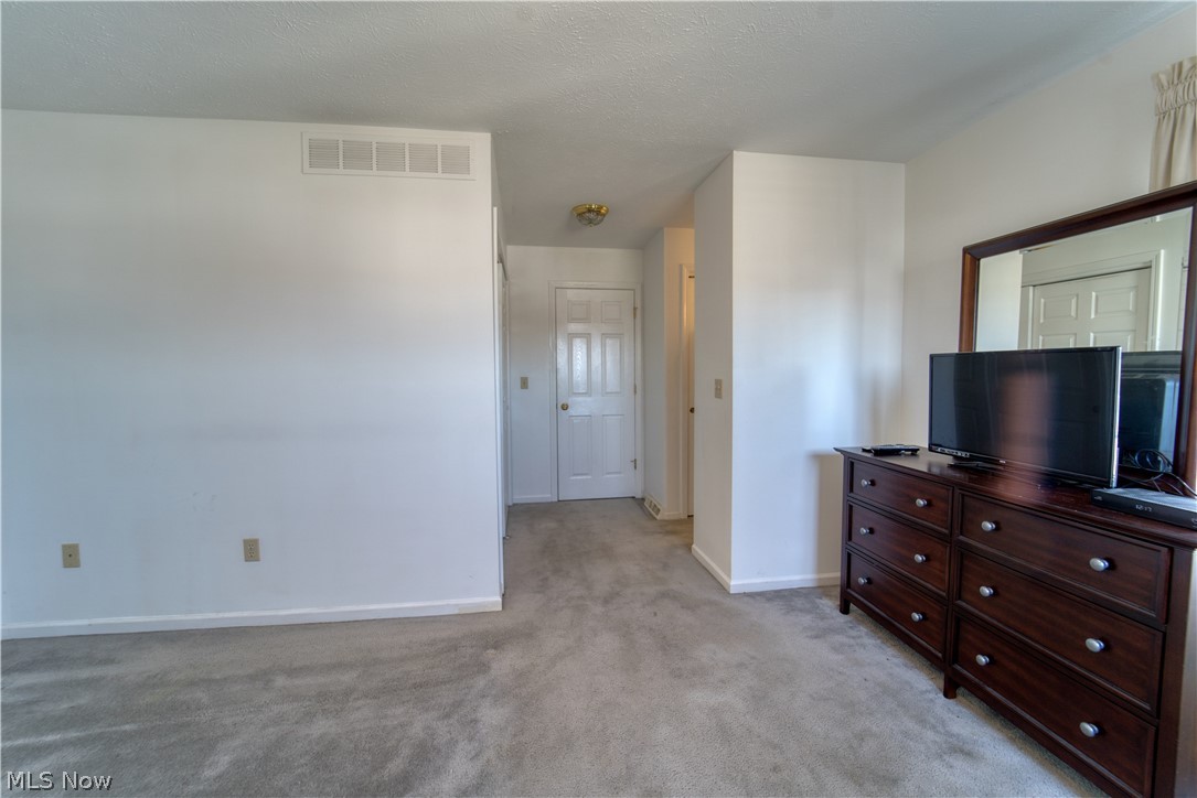 4415 Archer Road Cleveland, OH 44105 - Photo 32 of 35