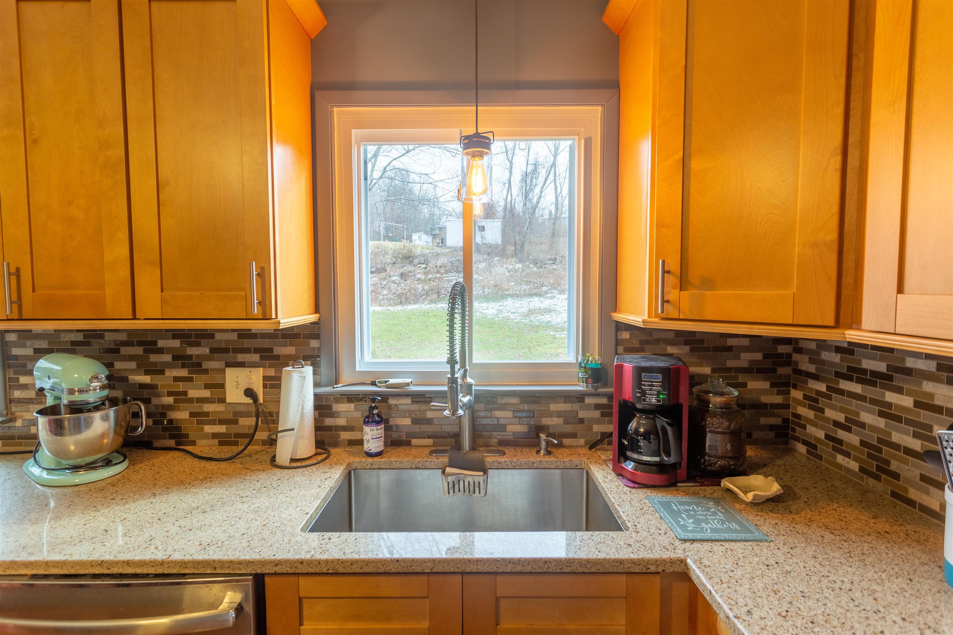 17 Mill Road Derry, NH 03038 - Photo 5 of 26