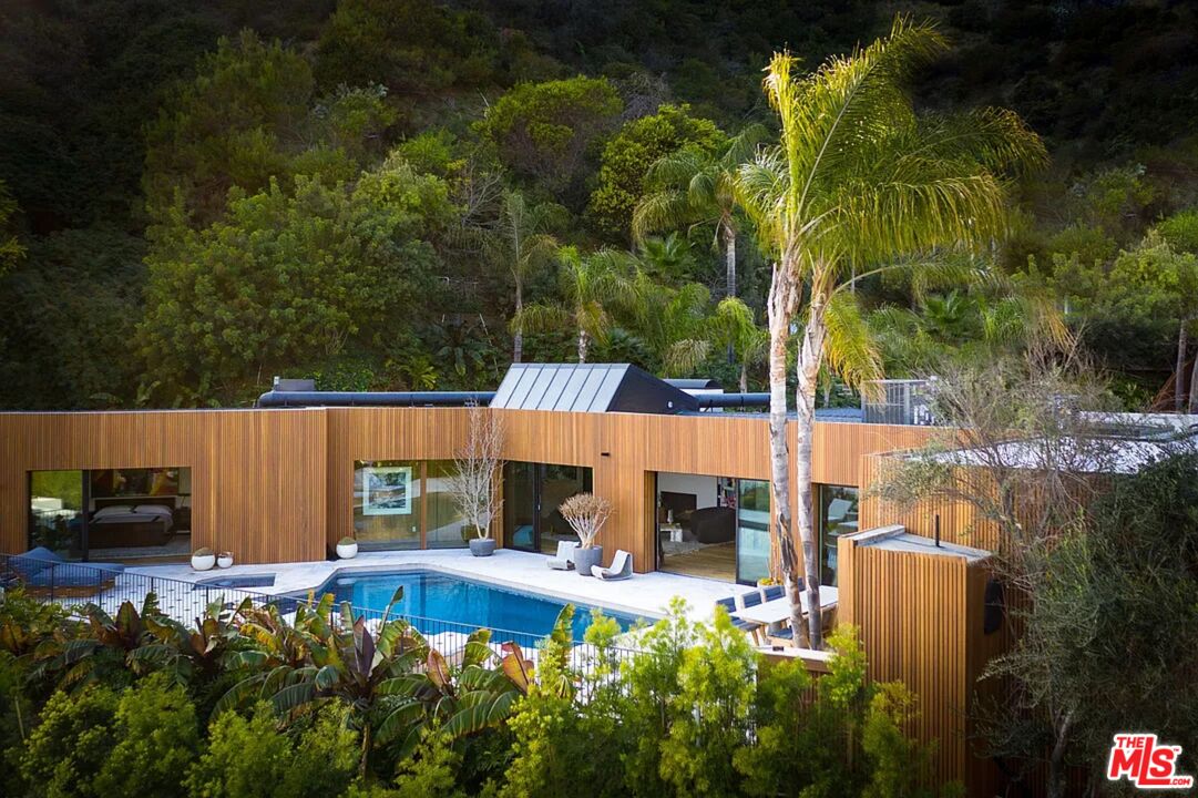 1883 Rising Glen Road Los Angeles, CA 90069 - Photo 2 of 40 Gallery Image 2