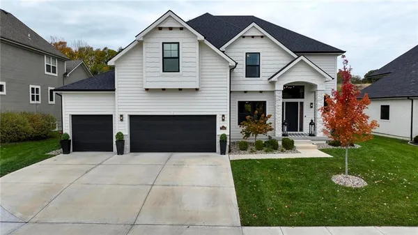 $750,000 | 7160 North National Drive, Parkville, MO 64152
