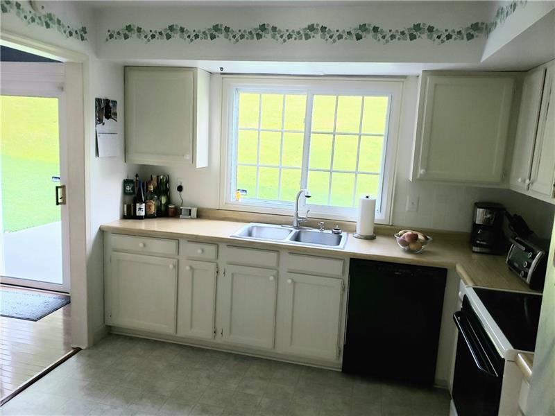 60 Holly Ridge Road Washington, PA 15301 - Photo 3 of 13