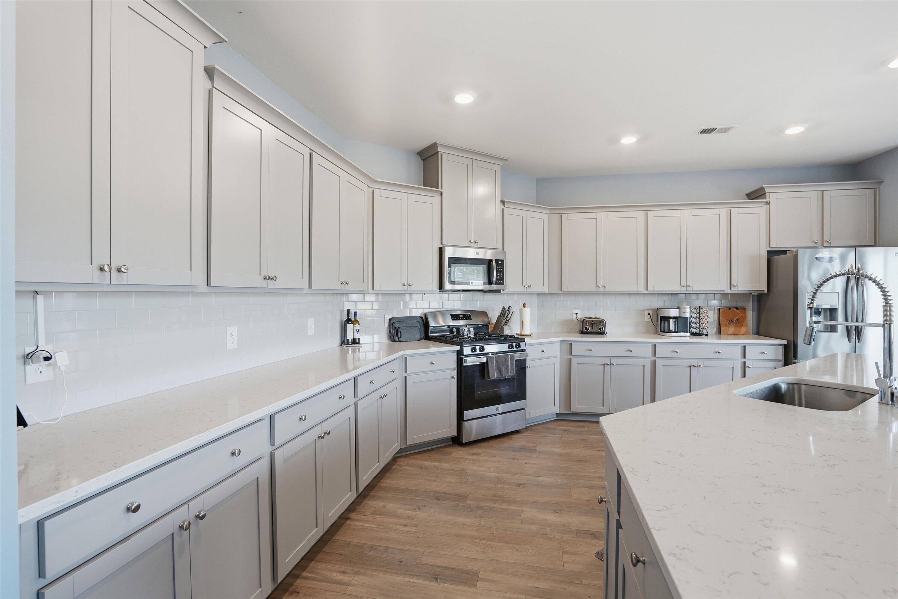 715 Squire Pope Road Summerville, SC 29486 - Photo 9 of 40 Miles of Countertops!