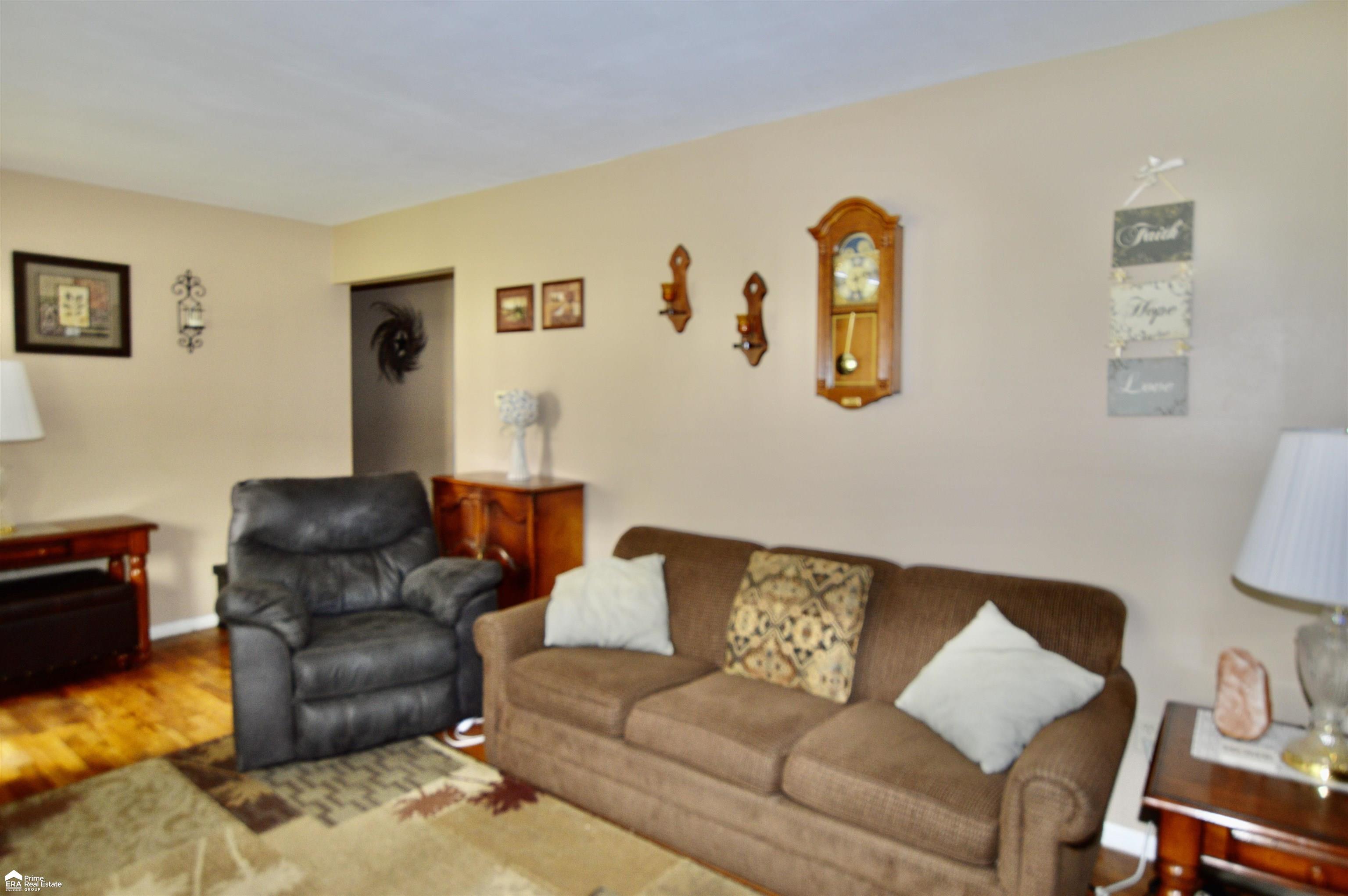 4407 Torrey Road Flint, MI 48507 - Photo 11 of 23 50109335-11.JPG