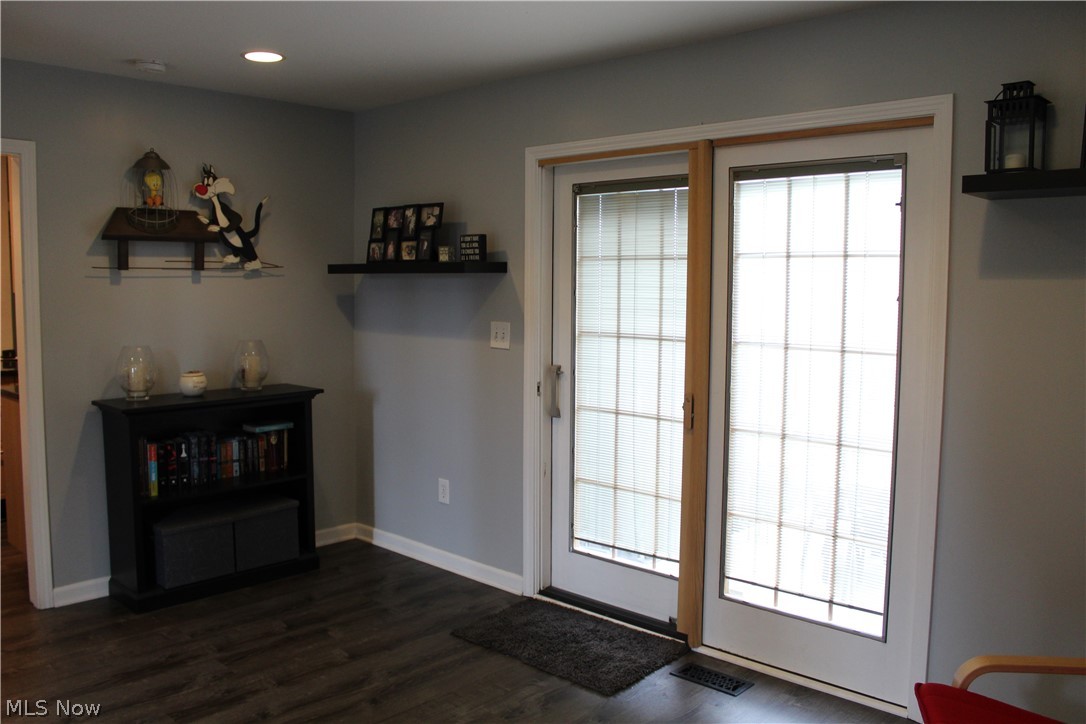 7542 Ruth Street Mentor, OH 44060 - Photo 10 of 35