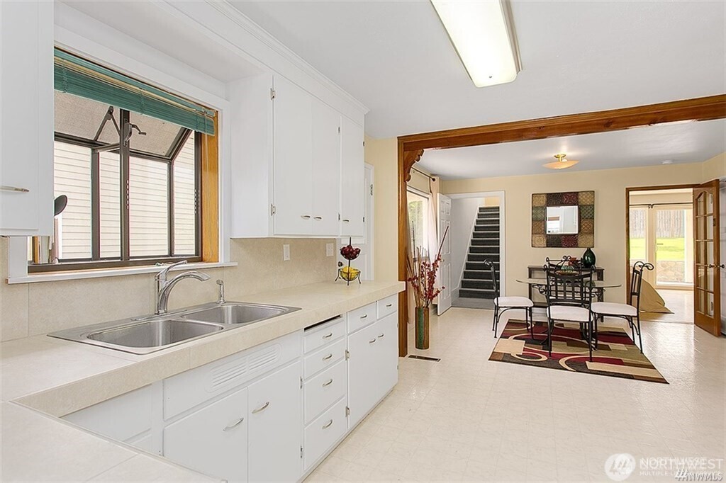 2515 27th Avenue West Seattle, WA 98199 - Photo 13 of 39