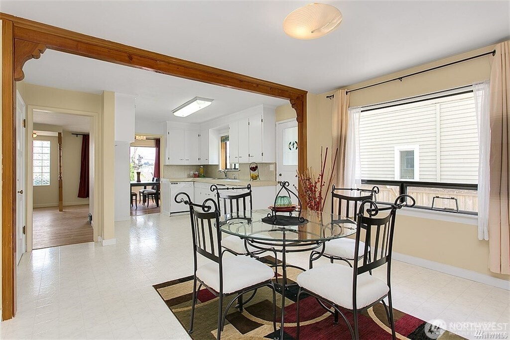 2515 27th Avenue West Seattle, WA 98199 - Photo 15 of 39